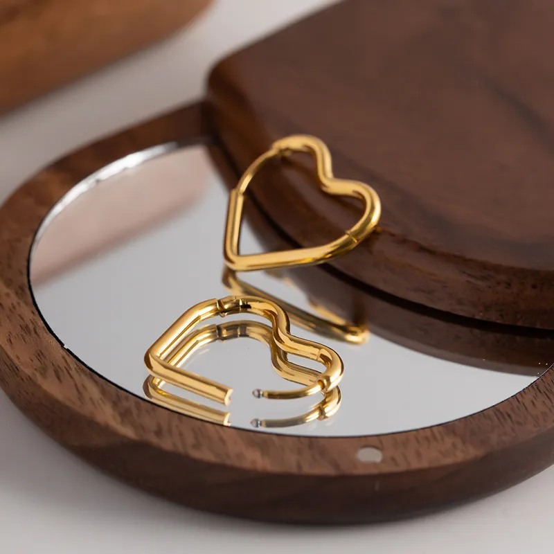 Hollow heart earings