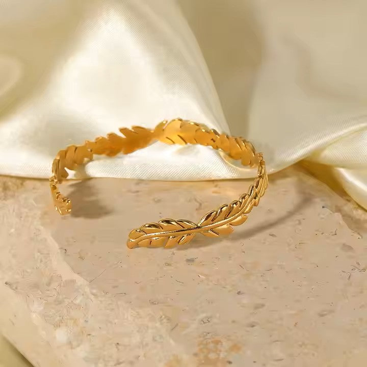 High-end Leaf designed anti tarnish gold plated bracelet