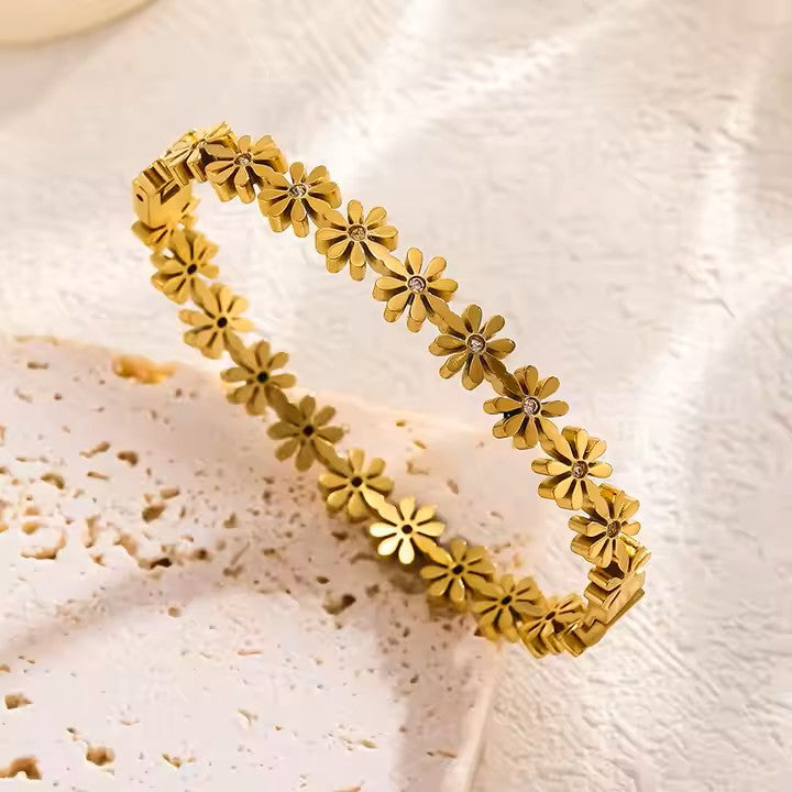 Ultra fine daisy dream bangle