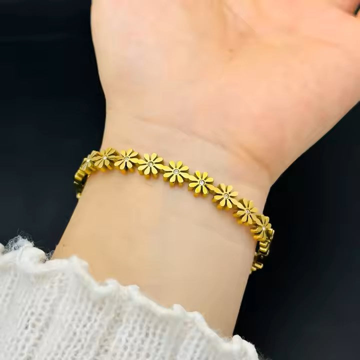 Ultra fine daisy dream bangle