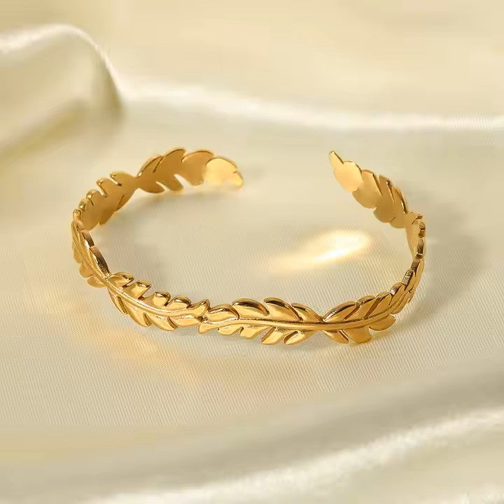 High-end Leaf designed anti tarnish gold plated bracelet