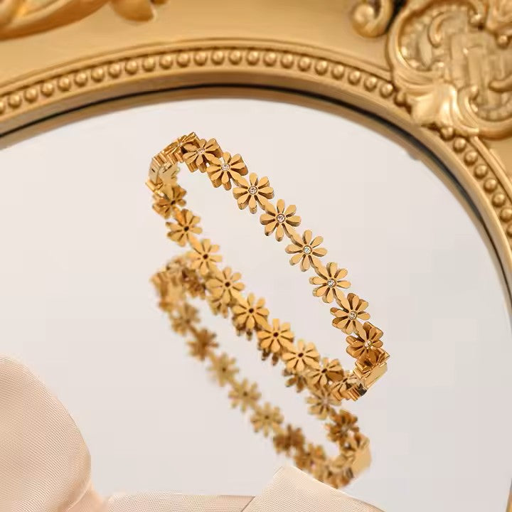 Ultra fine daisy dream bangle