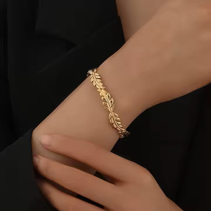High-end Leaf designed anti tarnish gold plated bracelet