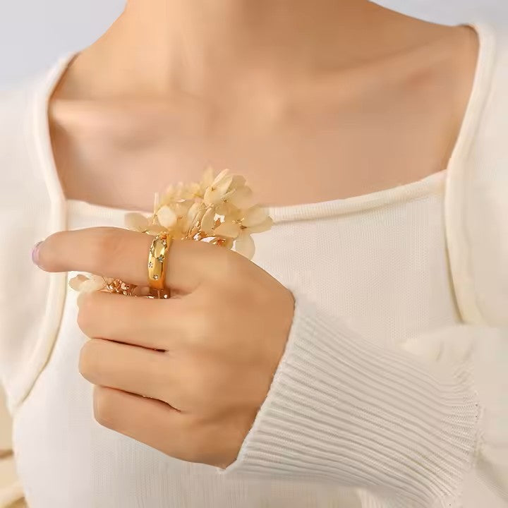 High-end Minimalist Contemporary ring