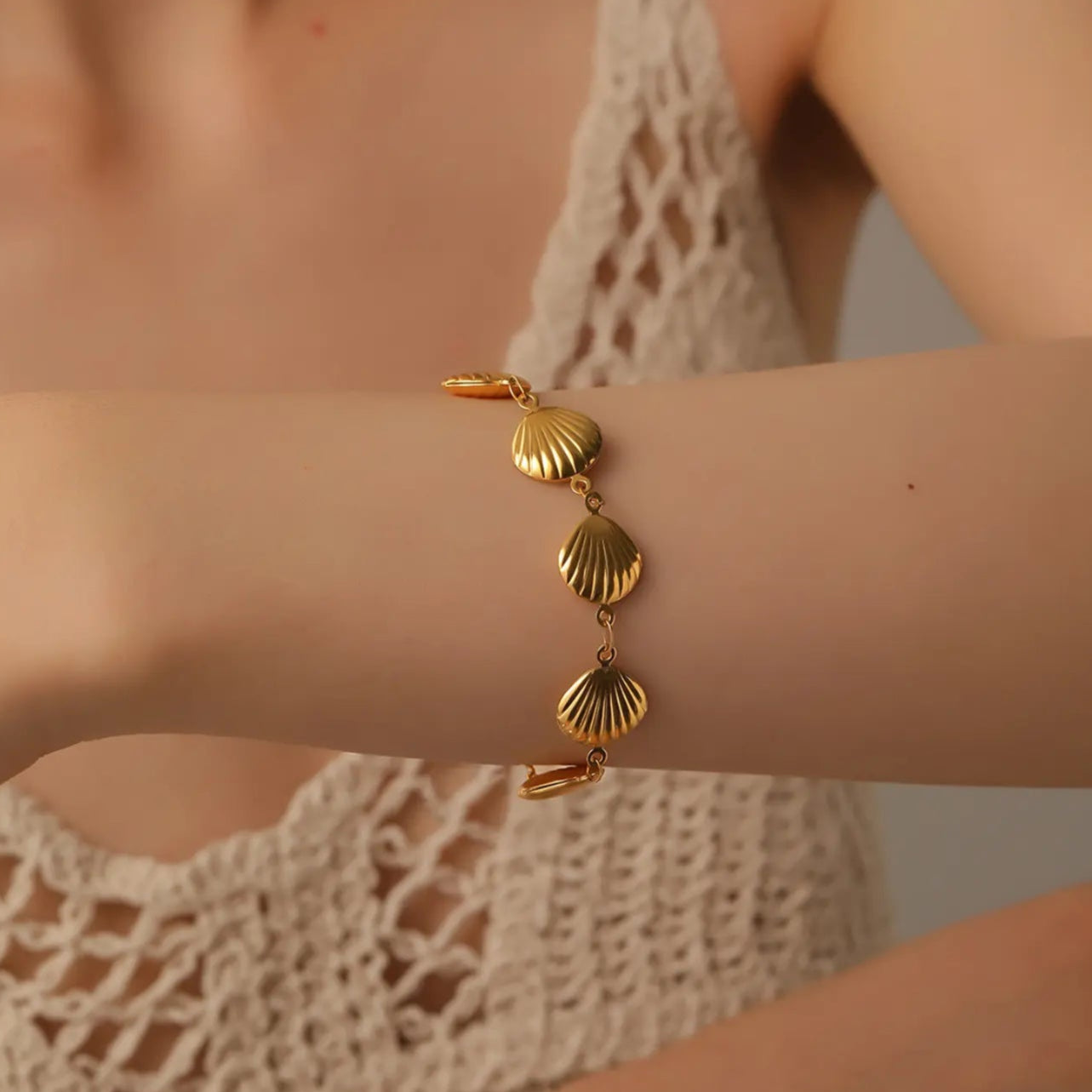 Exclusive shell stainless steel bracelet