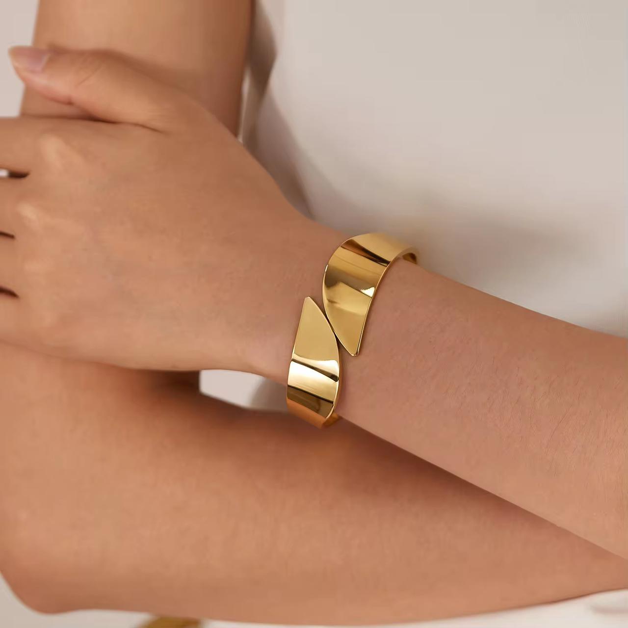 Premium Alora stainless steel bracelet