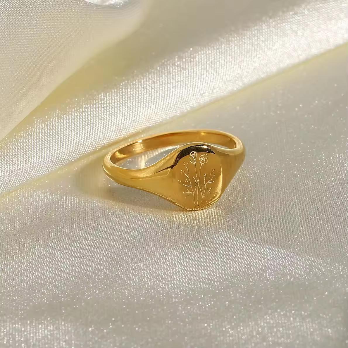 Luxe Signet ring pvd gold plated