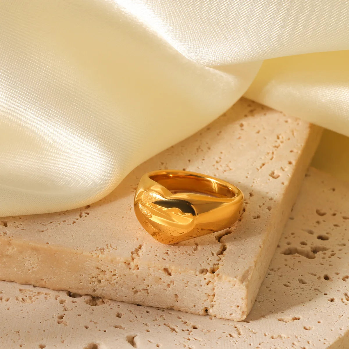 Fine quality heart anti tarnish ring