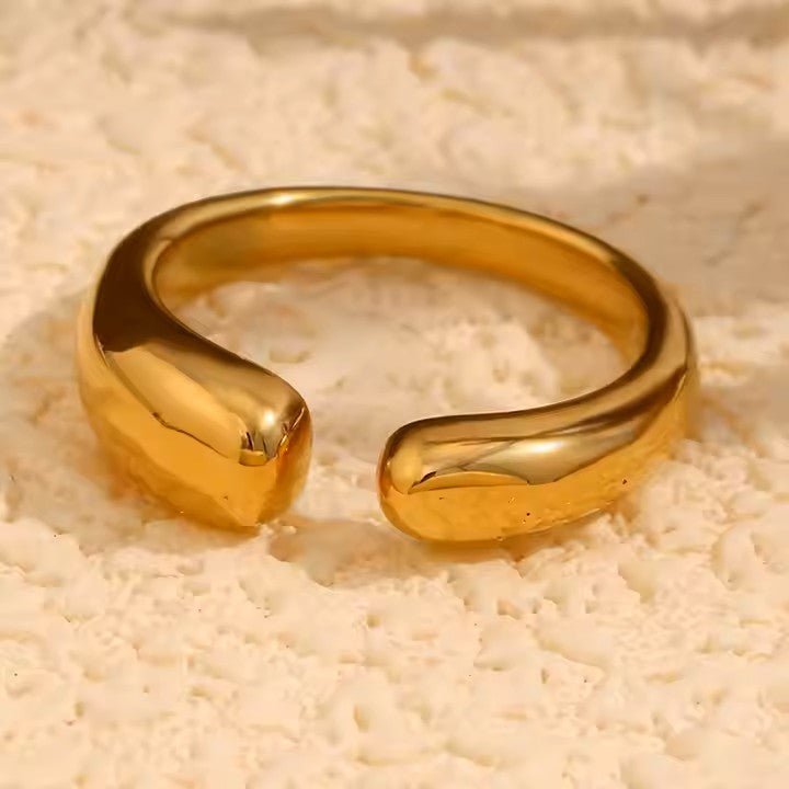 Classy Minimal round open ring