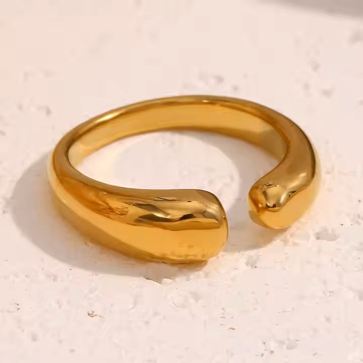 Classy Minimal round open ring
