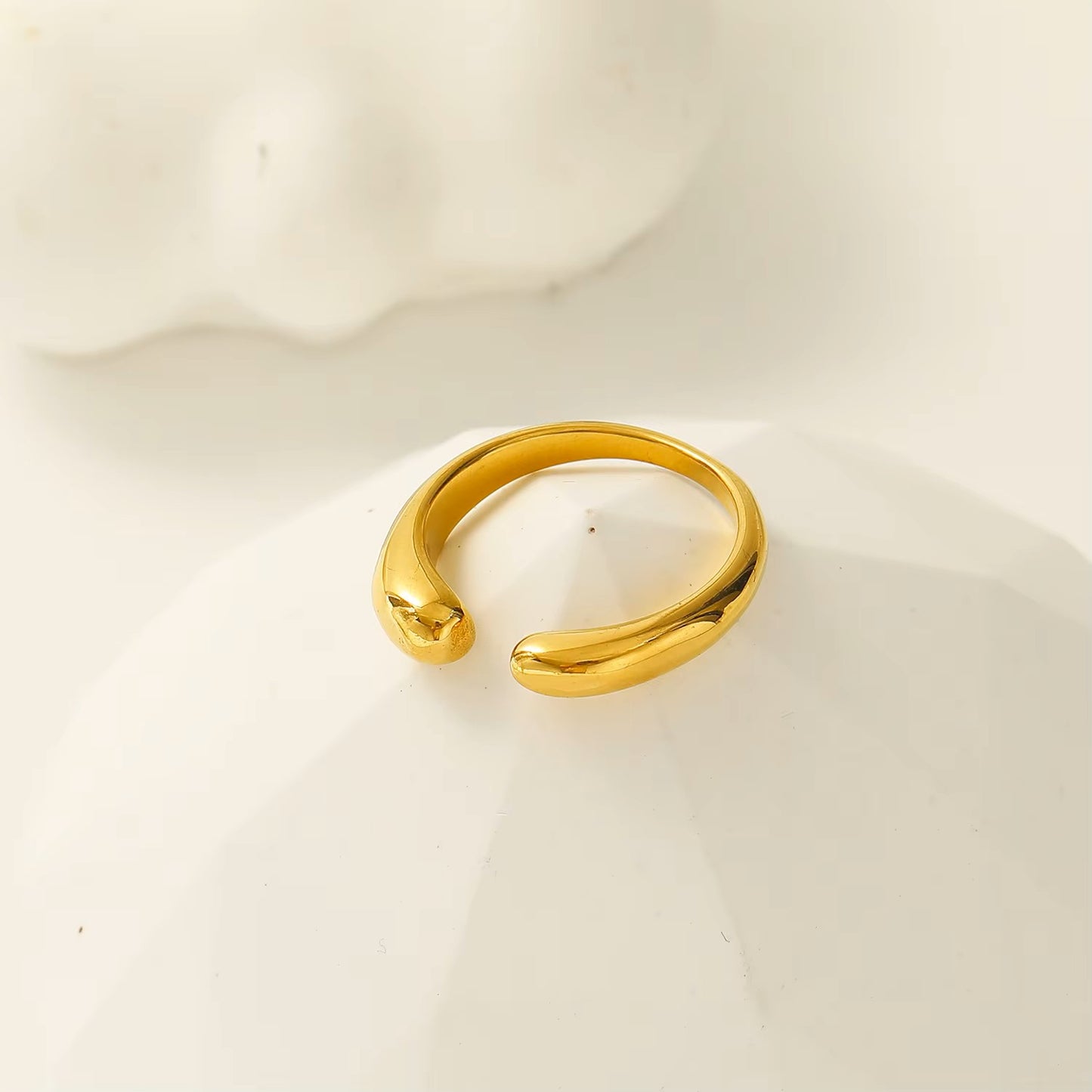 Classy Minimal round open ring
