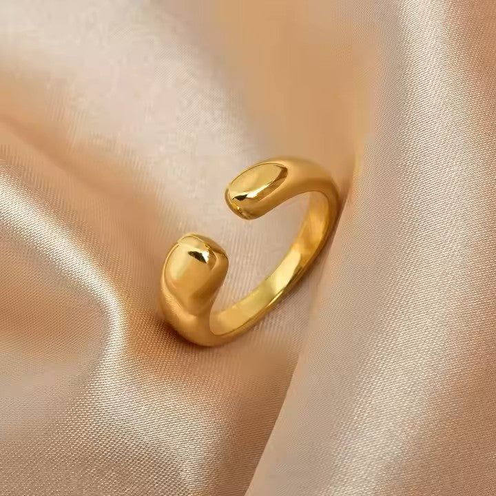 Classy Minimal round open ring