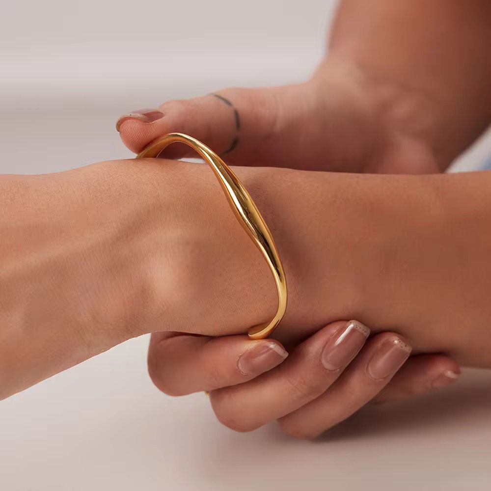 High quality golden wave cuff