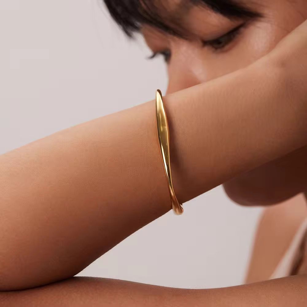 High quality golden wave cuff