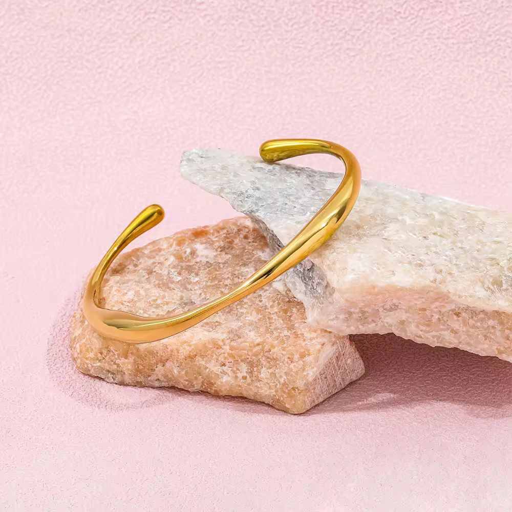 High quality golden wave cuff
