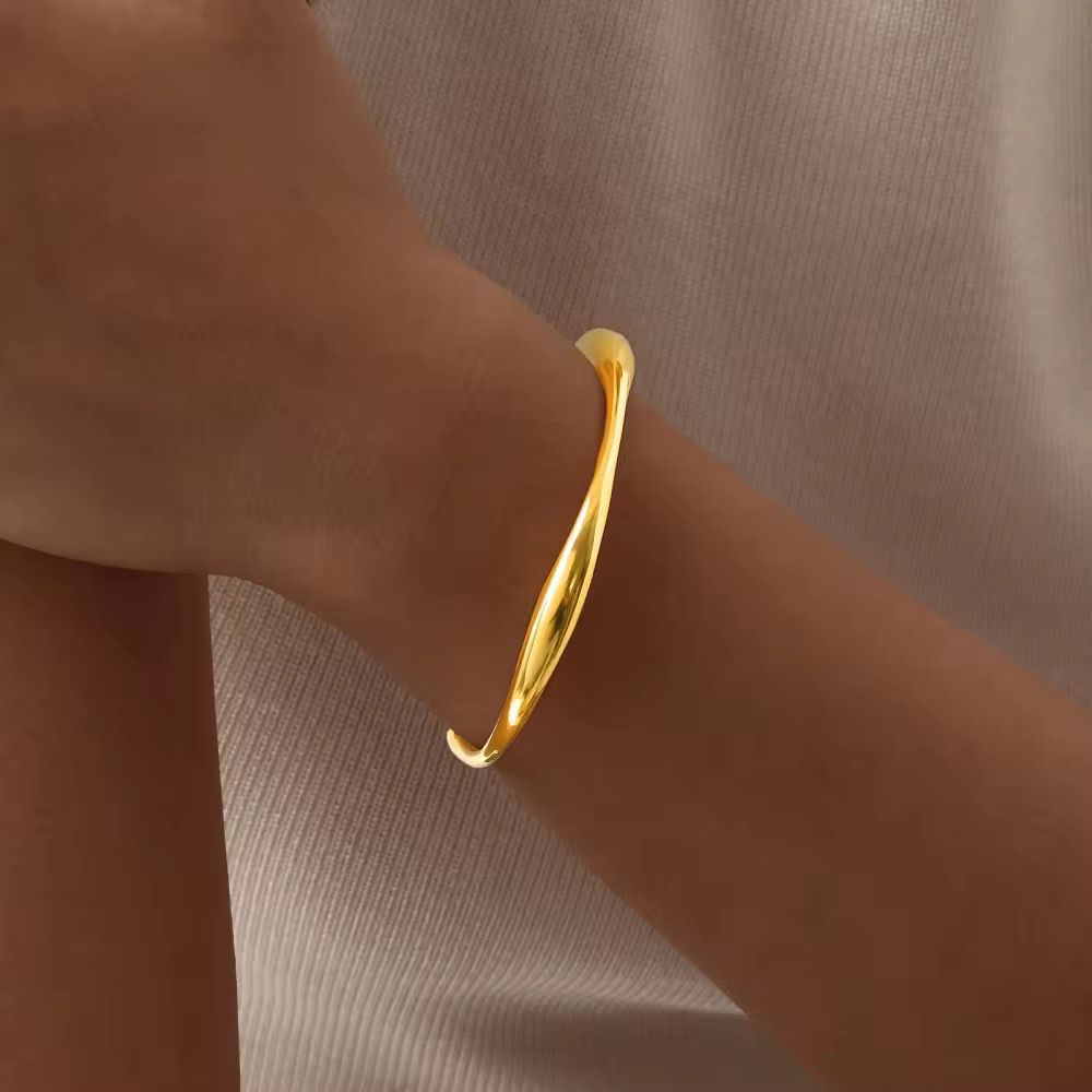 High quality golden wave cuff