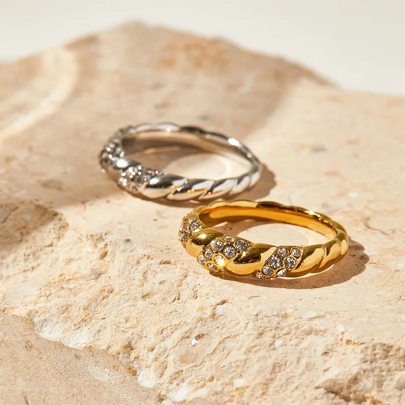 Luxurious gold plated twirl ring