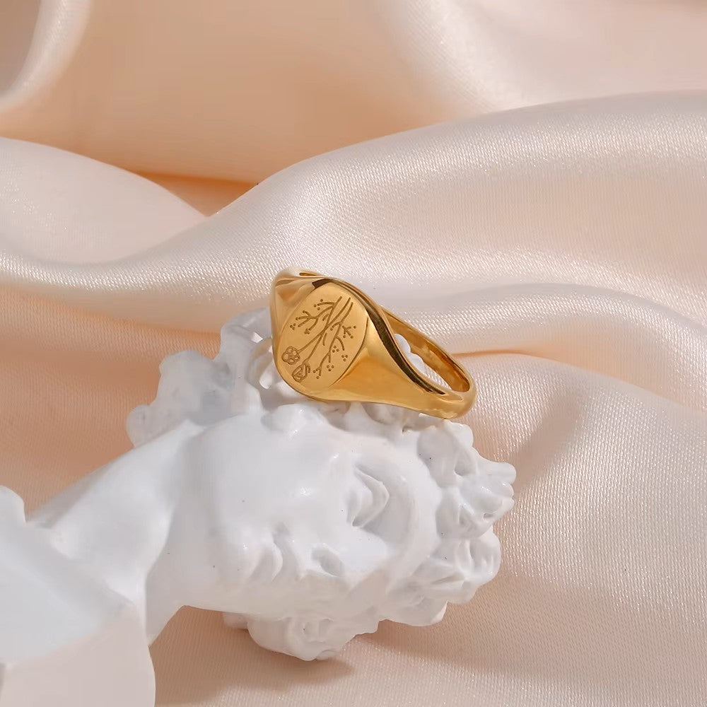 Luxe Signet ring pvd gold plated