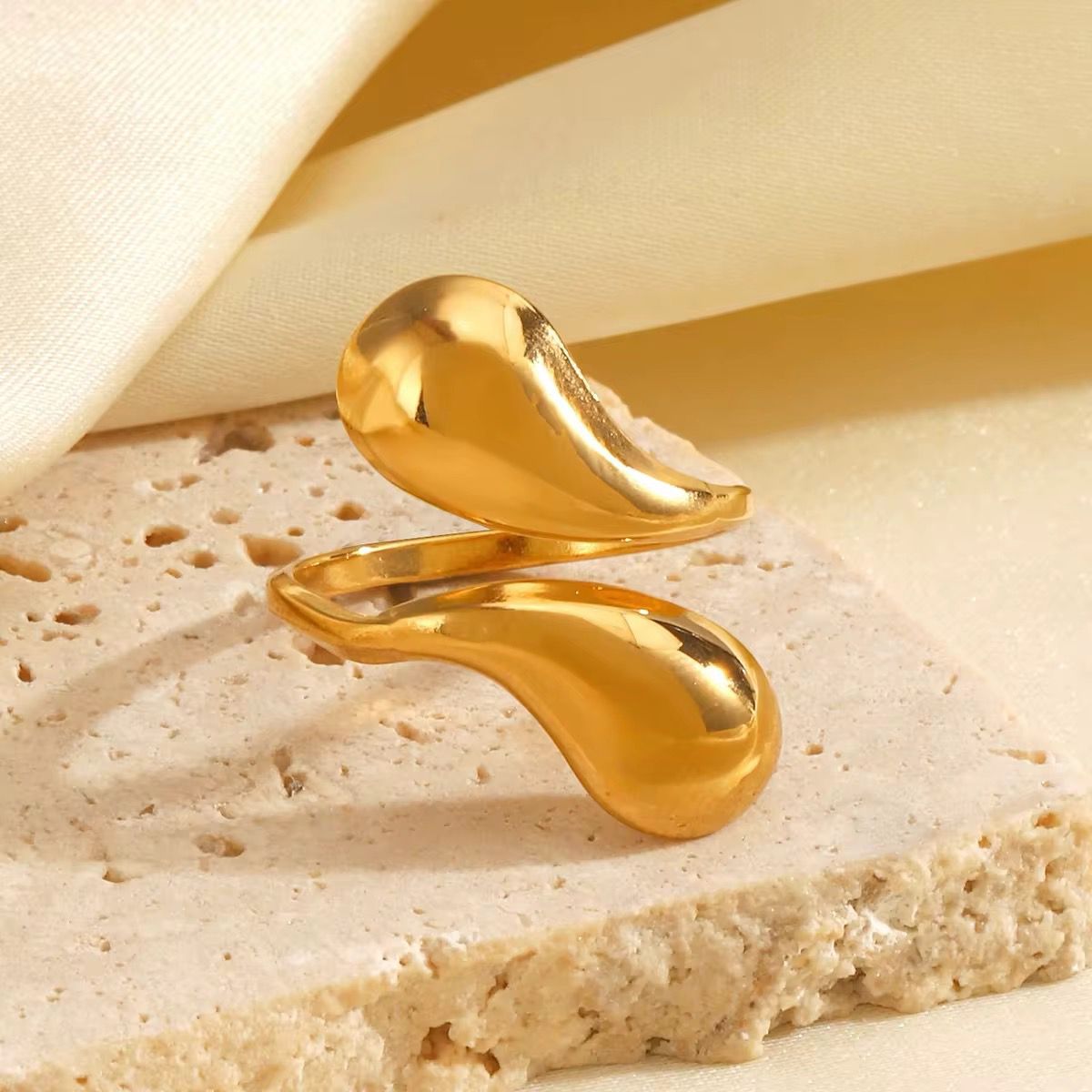 Elegant golden dew adjustable ring