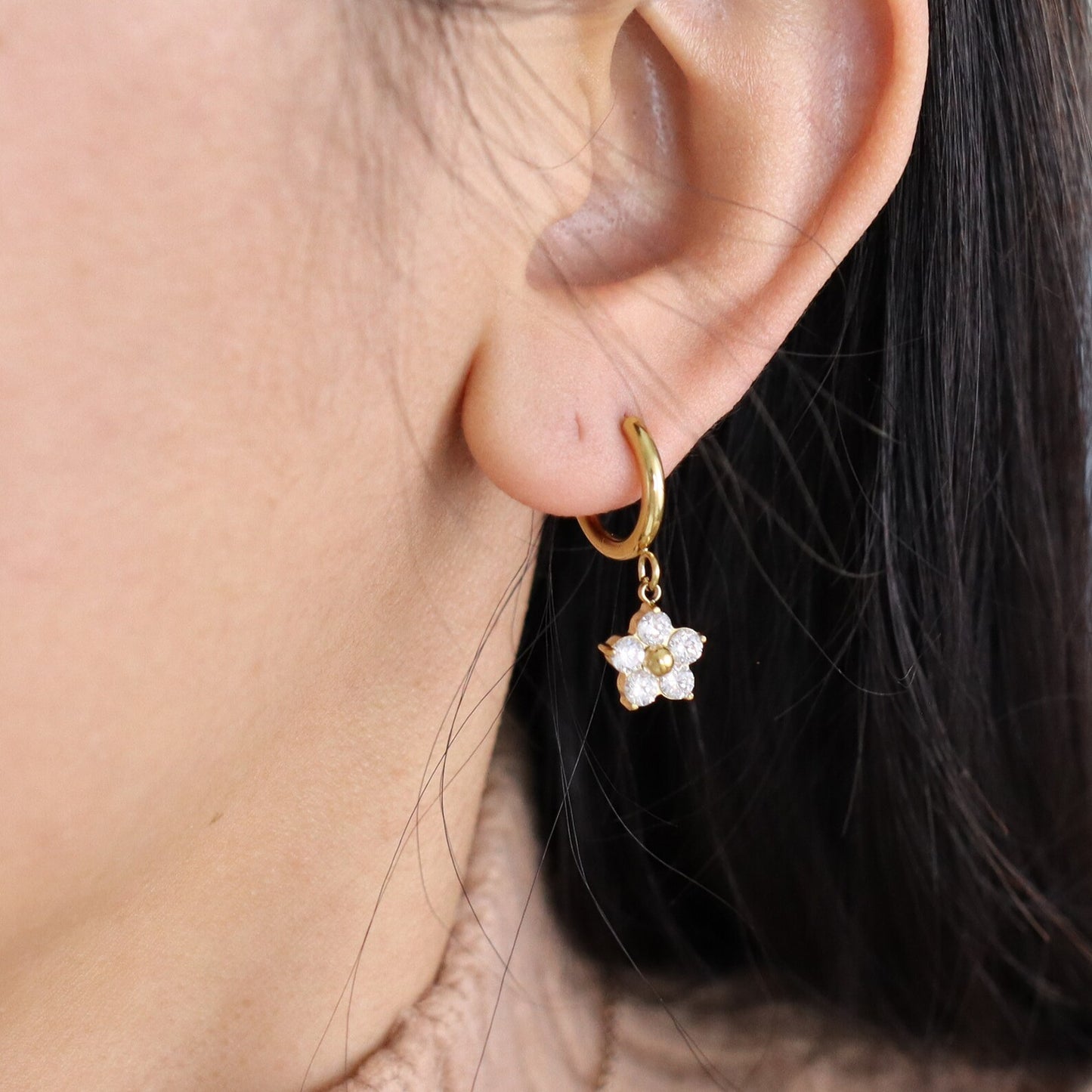 Luxurious Flower gold plated pvd earrings
