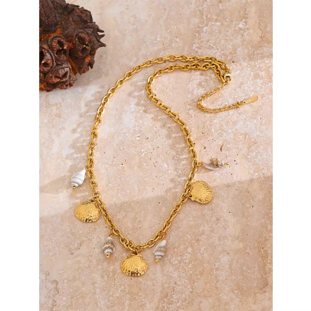Oriana shell charm beach necklace