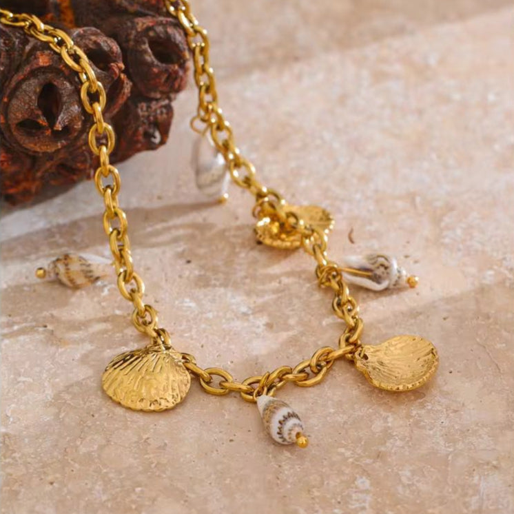 Oriana shell charm beach necklace