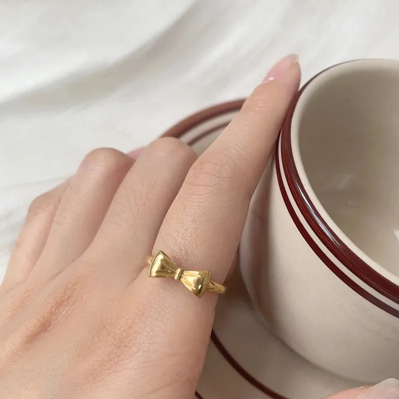 Stackable bow on a ring pvd gold plated