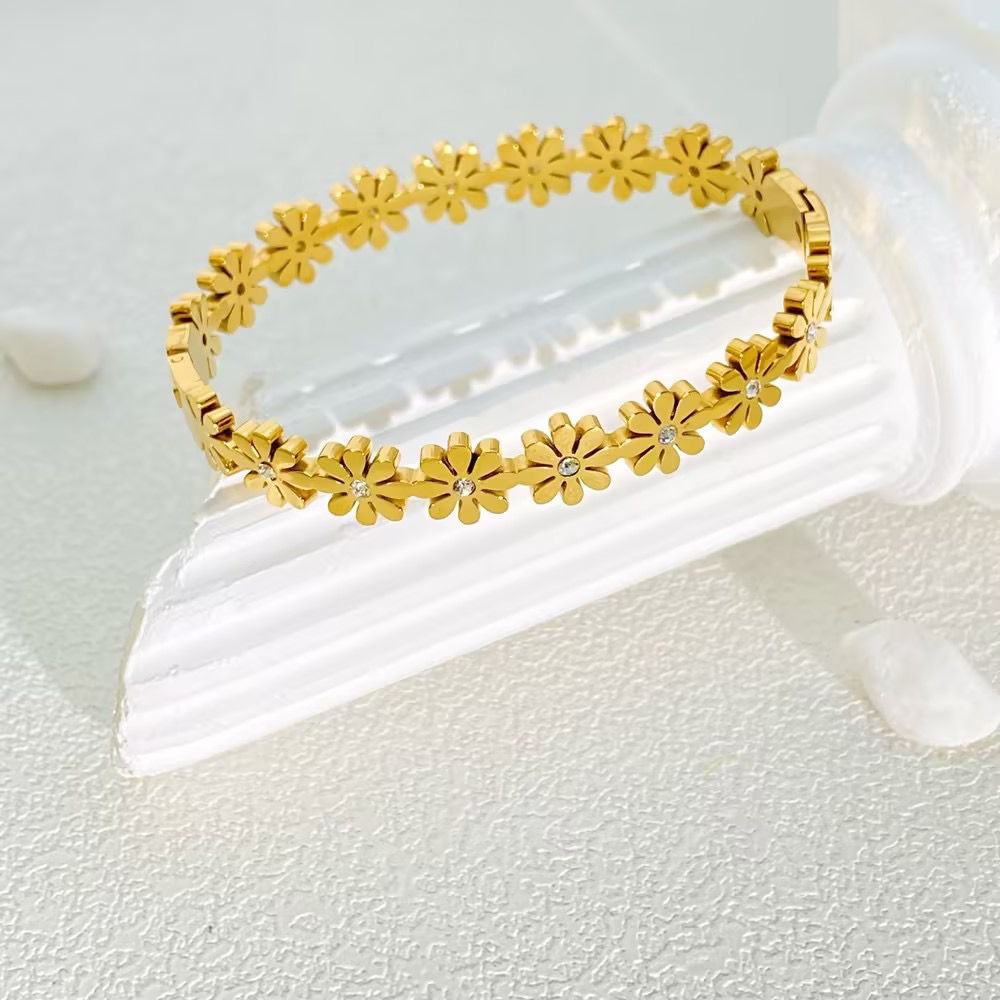 Ultra fine daisy dream bangle