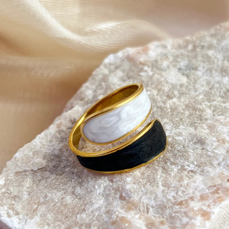 Adjustable white and black resin gold plated pvd rings