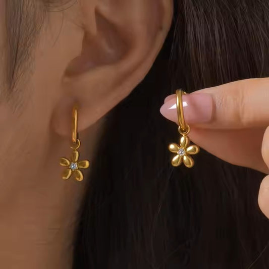 High-end Zircon in a golden flower earings