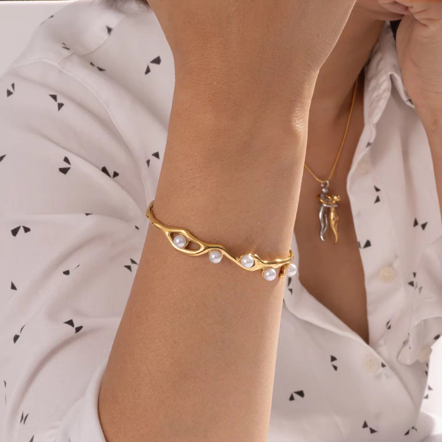 Luxury pearl regalia golden cuff