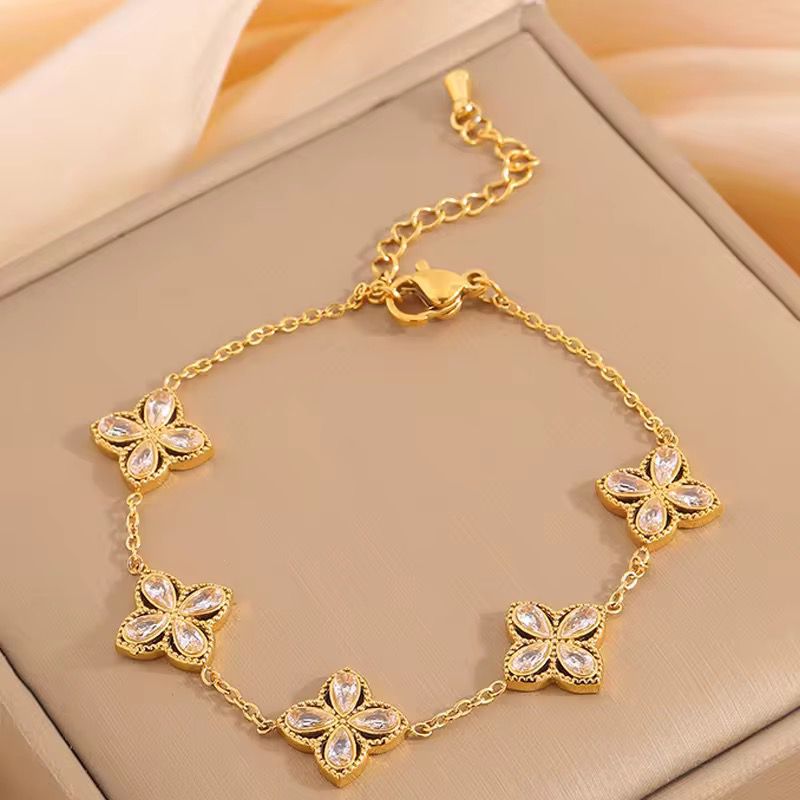 Luxurious four leaf zircon clover bracelet