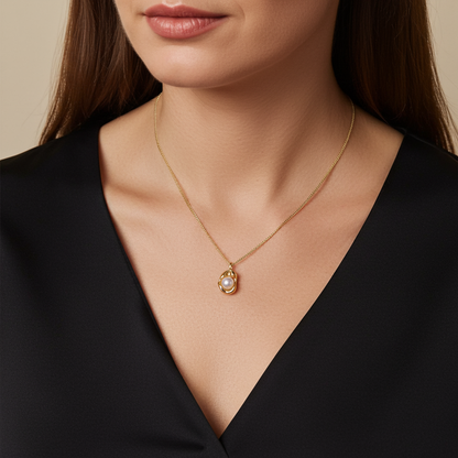 Ultra luxurious Pearl in a pocket pvd gold plated necklace