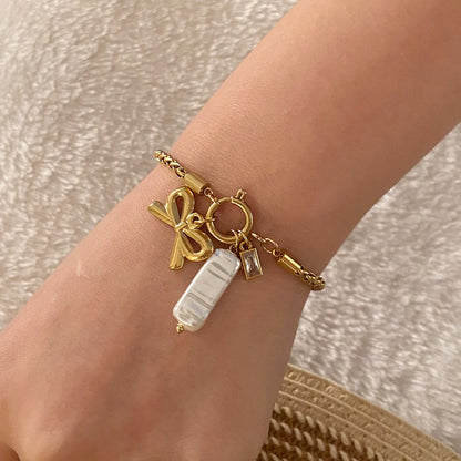 Luxurious bow charm link bracelet