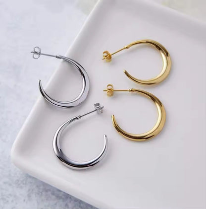Luxe Sleek anti tarnish hoop