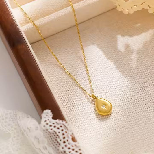 Luxe star pendant necklace
