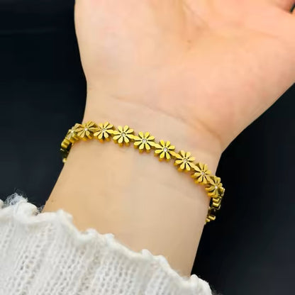 Ultra fine daisy dream bangle