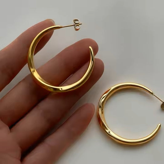 Luxe Sleek anti tarnish hoop