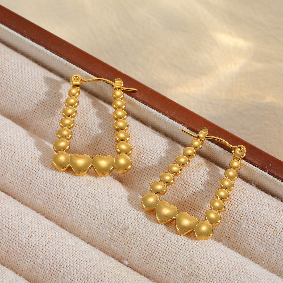 Luxury Beautiful Gold earings with heart details