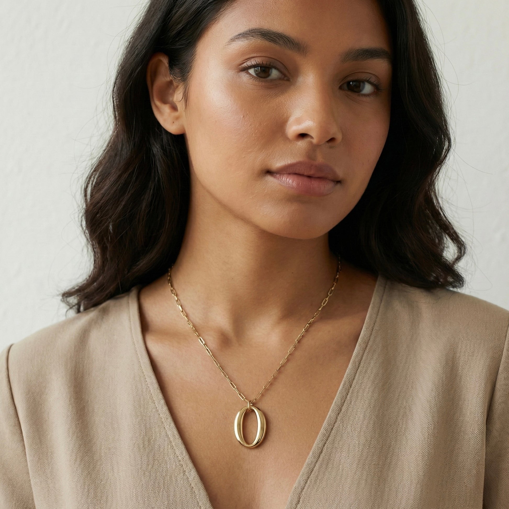 Elegant oval pendant necklace for women