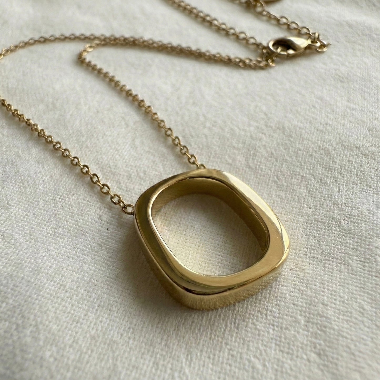 Minimal Oval Gold Pendant Necklace – Champagne Gold Stainless Steel | Myst Juels