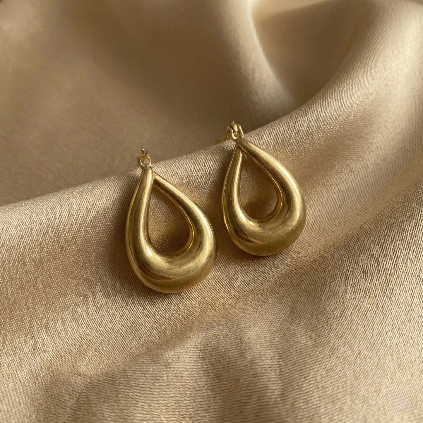 Golden Teardrop Drop Earrings – Elegant Everyday Statement