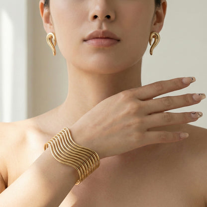 Golden Wave Modernist Set – Cuff Bracelet & Swirl Stud Earrings