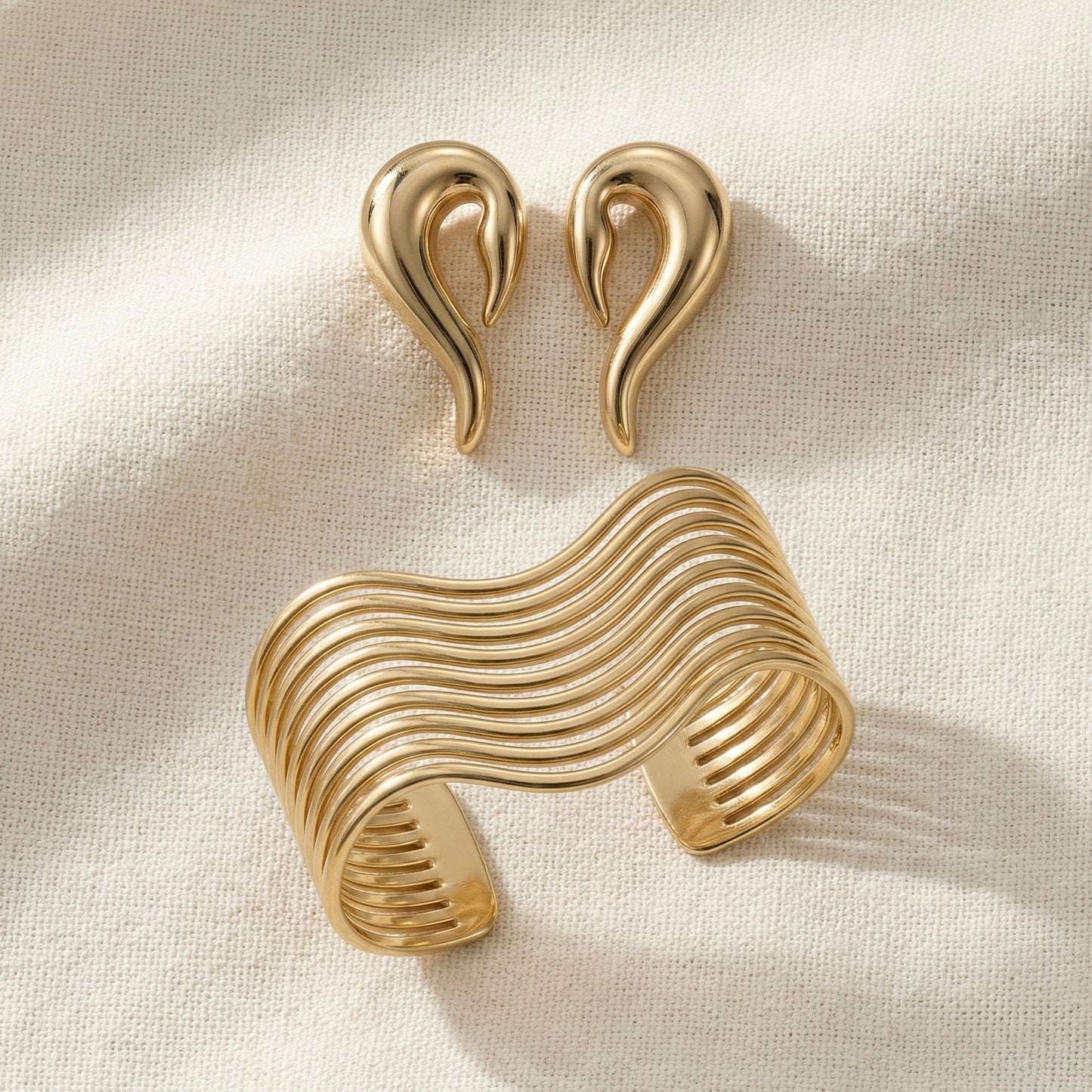 Golden Wave Modernist Set – Cuff Bracelet & Swirl Stud Earrings