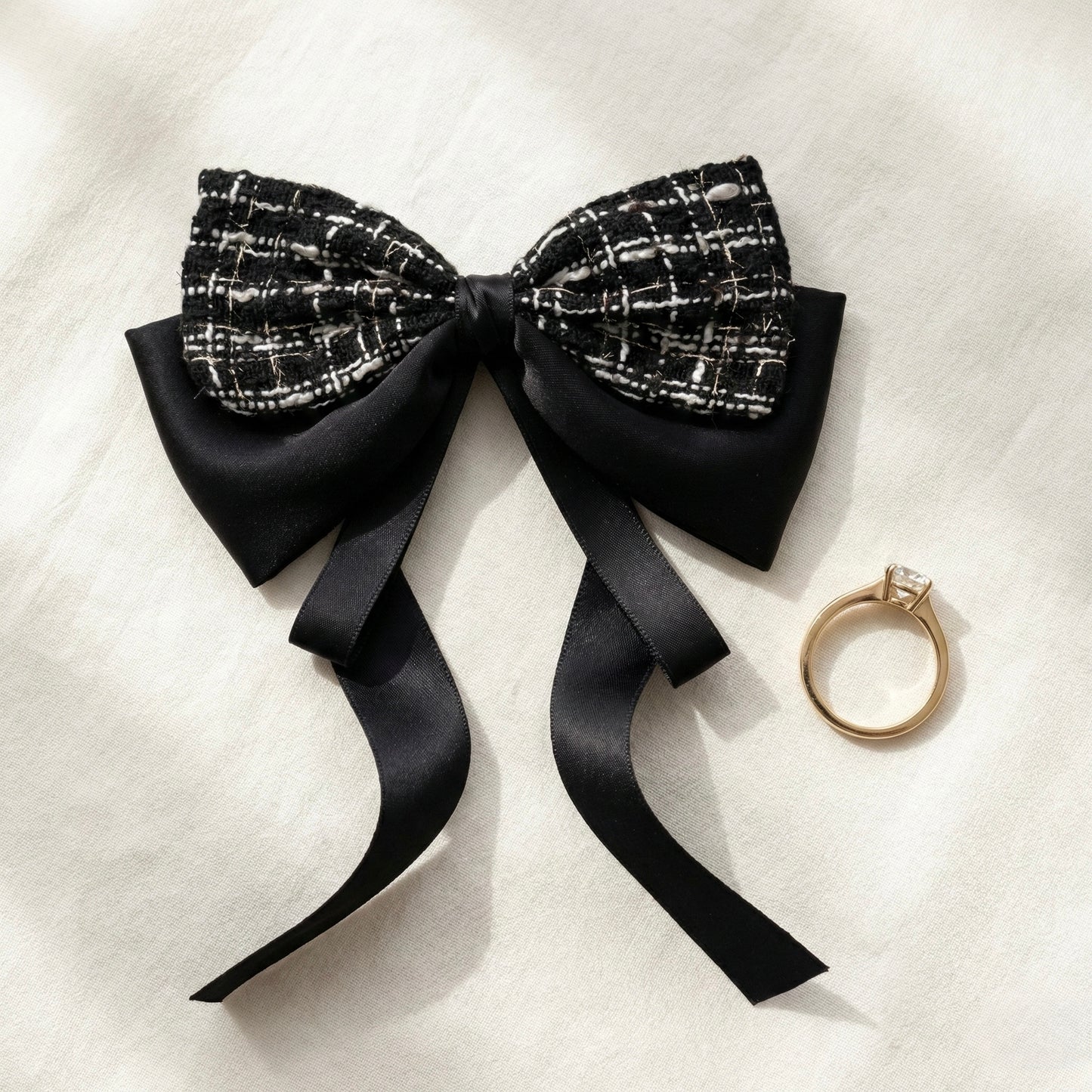 Luxe Tweed Classic – Bow & Solitaire Duo