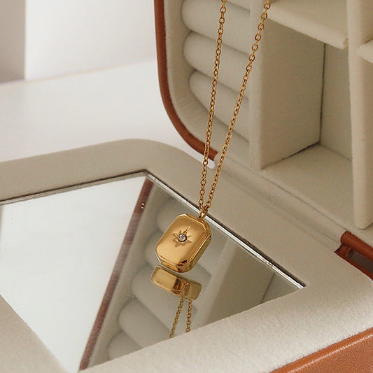 Luxe star gold bar necklace