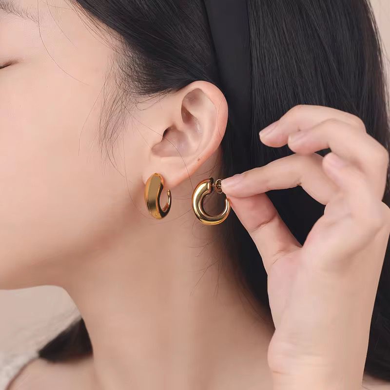 Beautiful C shaped anti tarnish earrings