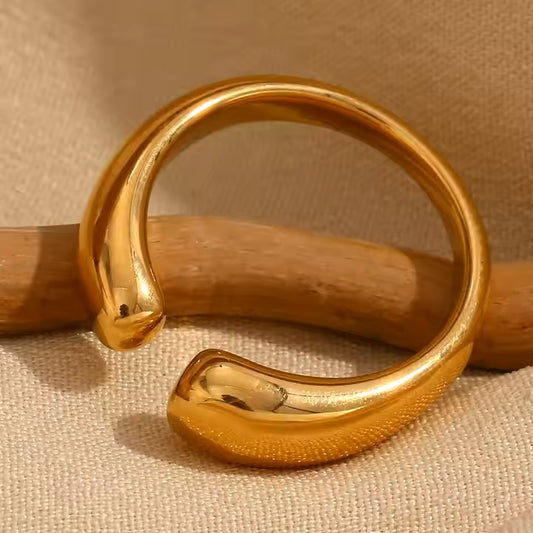 Classy Minimal round open ring