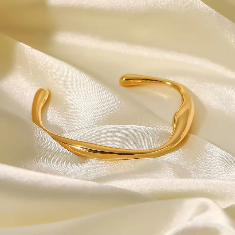 High quality golden wave cuff