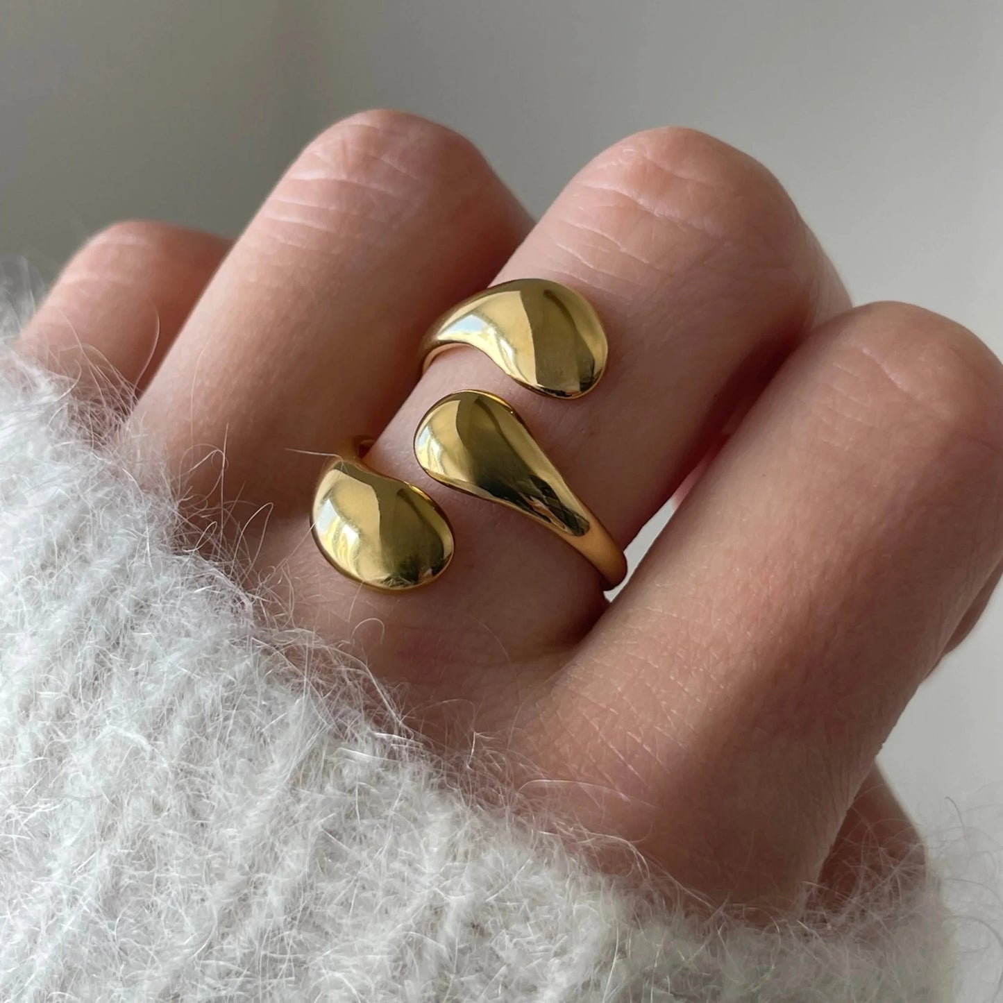 Luxurious Chunky anti tarnish arc ring